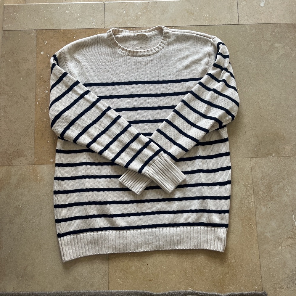 BRANDY MELVILLE STRIPED SWEATER